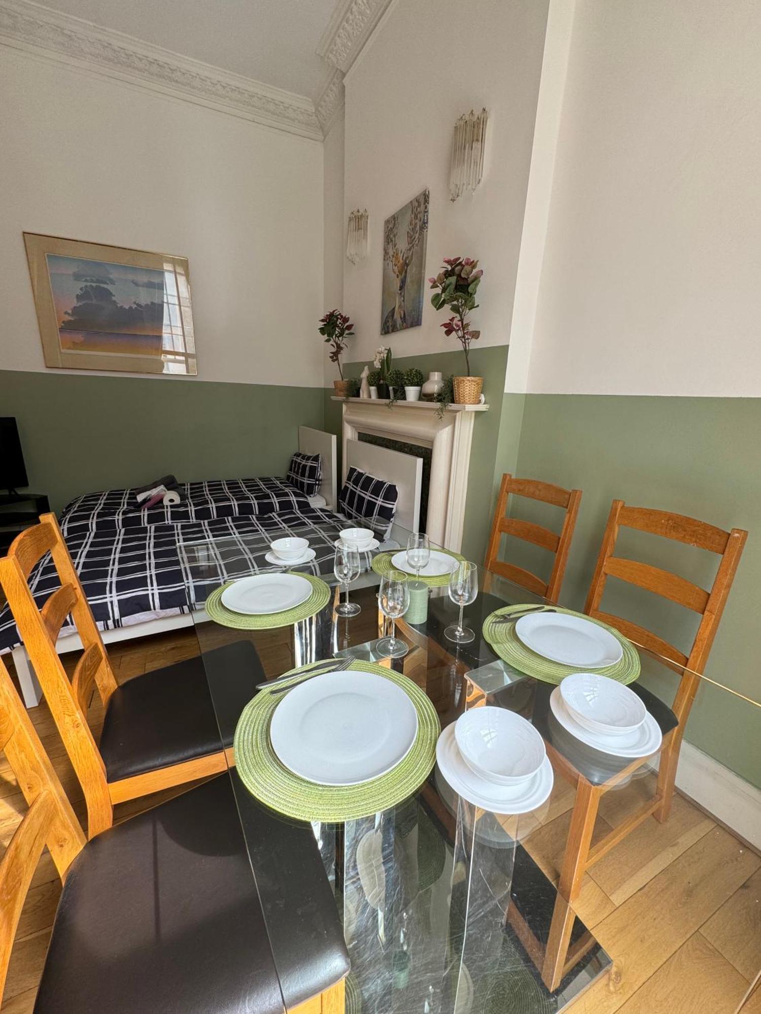 Central And Affordable Flat For 6 People In Zone 1 - Baker Street - With Breakfast Included Londýn Exteriér fotografie