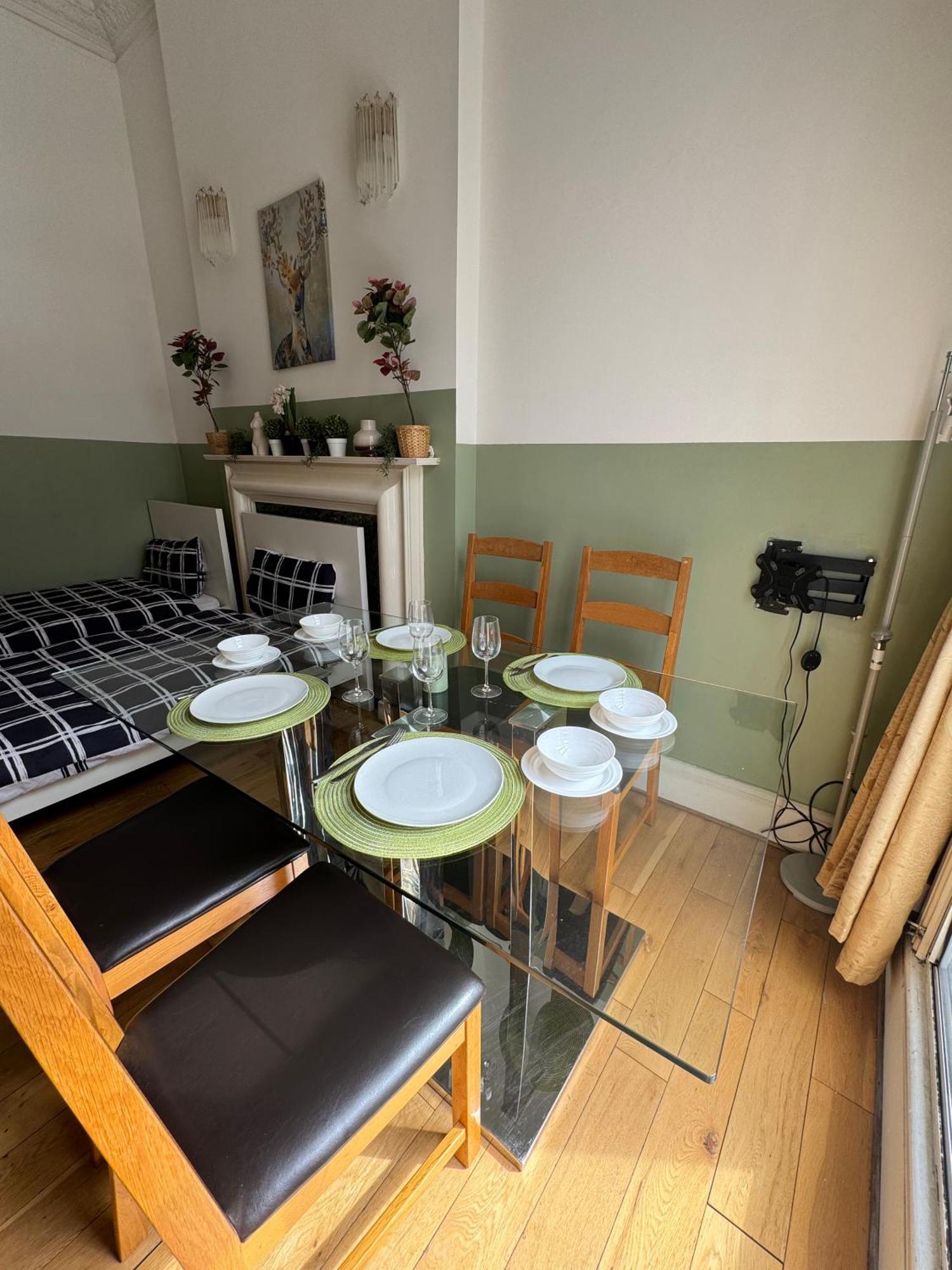Central And Affordable Flat For 6 People In Zone 1 - Baker Street - With Breakfast Included Londýn Exteriér fotografie